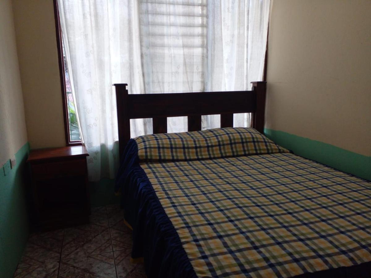 La Pension Backpackers Ла Фортуна Экстерьер фото
